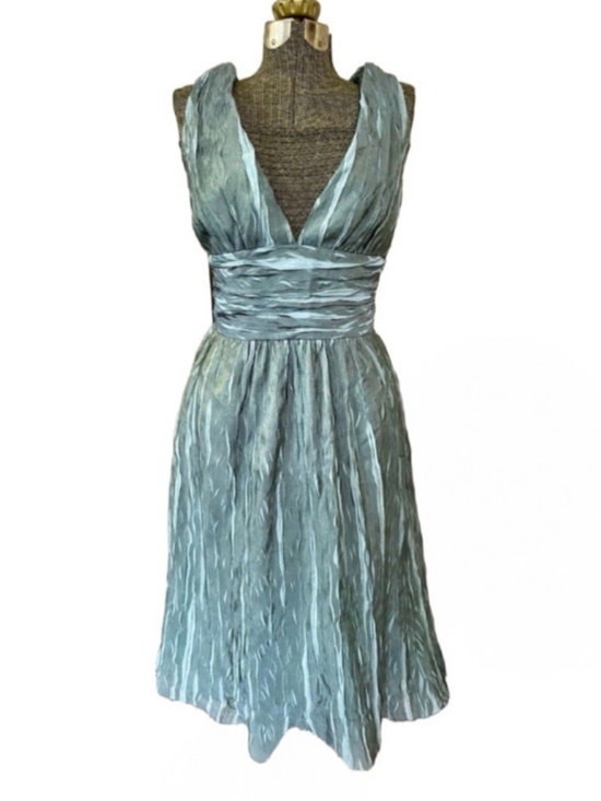Kay Unger Dresses & Skirts - Kay Unger Metallic Sage Green Pleated V-Neck Cocktail Dress Size 6P